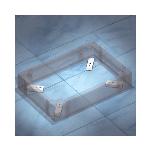 R5KFP01 ДКС - Комплект пластин для фиксации цоколя к полу, 1 упаковка - 4шт.