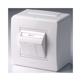 Коробка в сборе с 1 розеткой RJ45, кат.5е (телефон / компьютер), белая 10665 DKC
